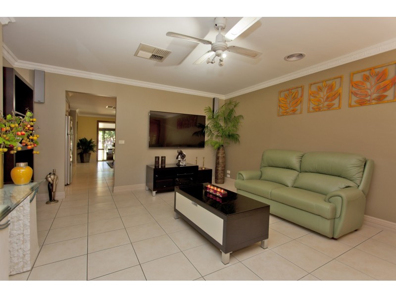 23 Wattle Way, West Albury NSW 2640