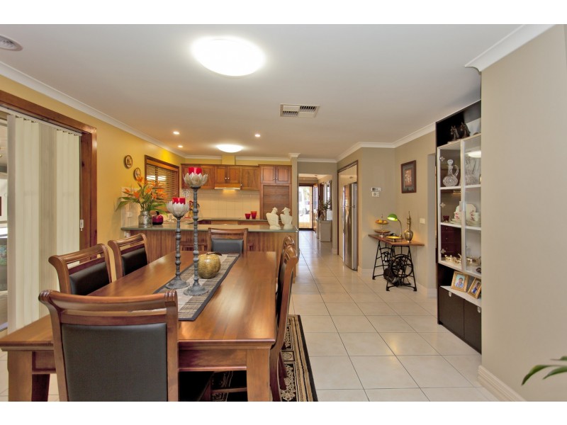 23 Wattle Way, West Albury NSW 2640