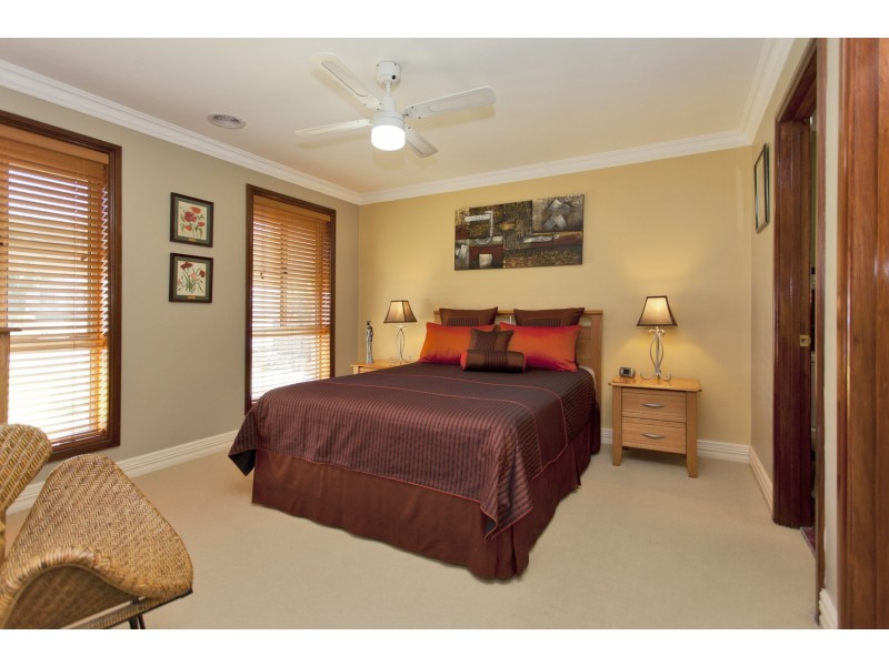 23 Wattle Way, West Albury NSW 2640