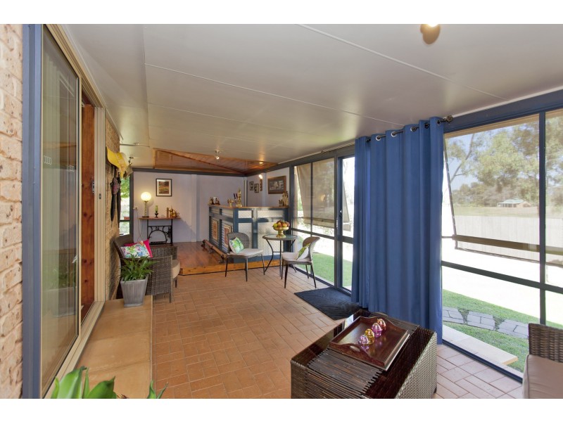 23 Wattle Way, West Albury NSW 2640