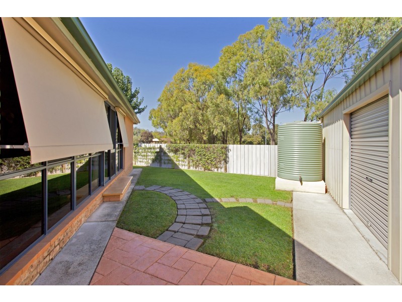 23 Wattle Way, West Albury NSW 2640
