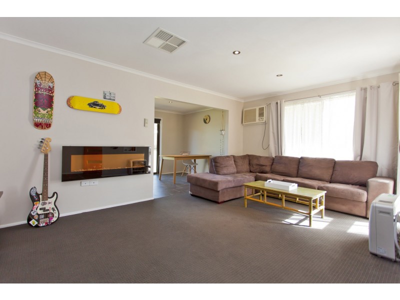 4 Budginigi Place, Thurgoona NSW 2640