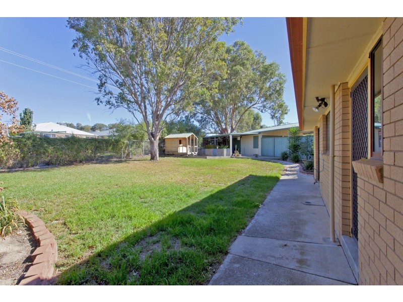 4 Budginigi Place, Thurgoona NSW 2640