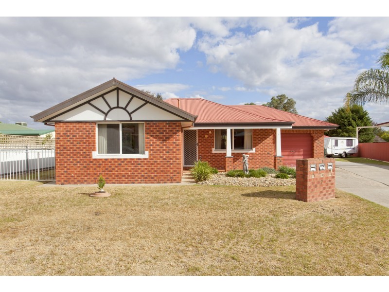 1/2 Creighton Court, Lavington NSW 2641