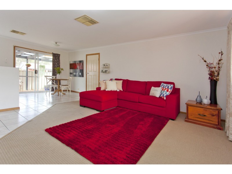 1/2 Creighton Court, Lavington NSW 2641