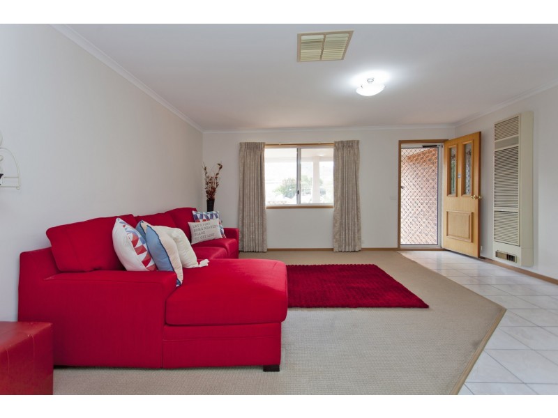 1/2 Creighton Court, Lavington NSW 2641