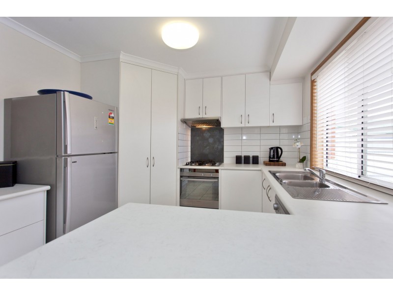 1/2 Creighton Court, Lavington NSW 2641