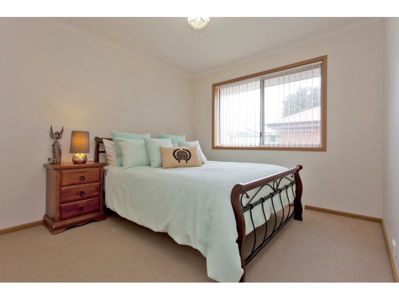 1/2 Creighton Court, Lavington NSW 2641