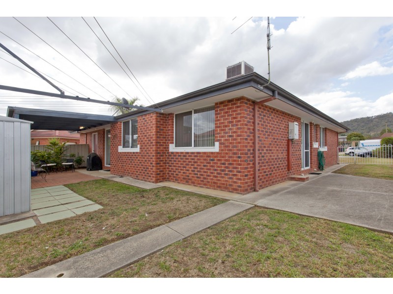 1/2 Creighton Court, Lavington NSW 2641