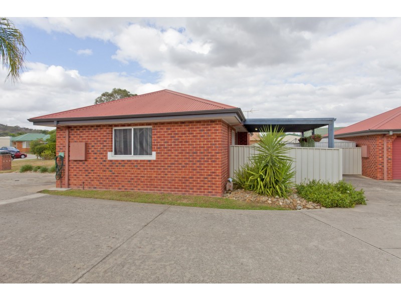 1/2 Creighton Court, Lavington NSW 2641