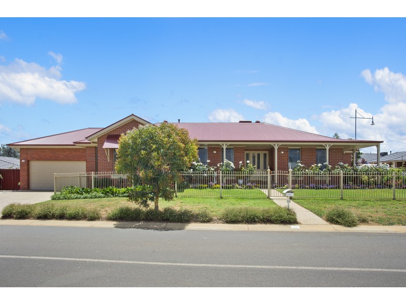 66 Honeyeater Circuit, Thurgoona NSW 2640