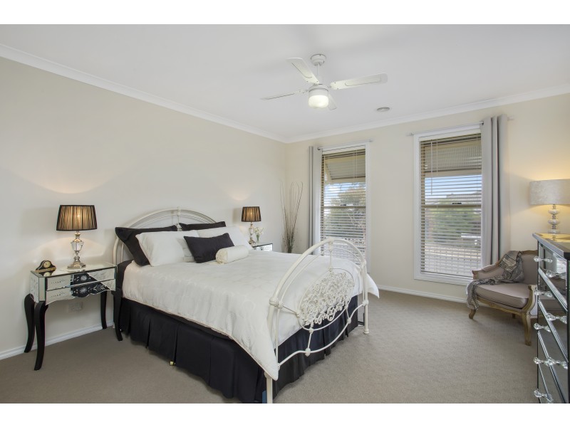 66 Honeyeater Circuit, Thurgoona NSW 2640