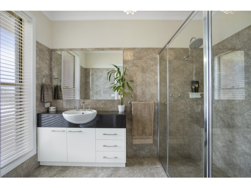 66 Honeyeater Circuit, Thurgoona NSW 2640