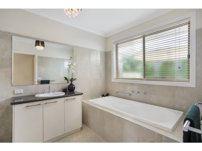 66 Honeyeater Circuit, Thurgoona NSW 2640