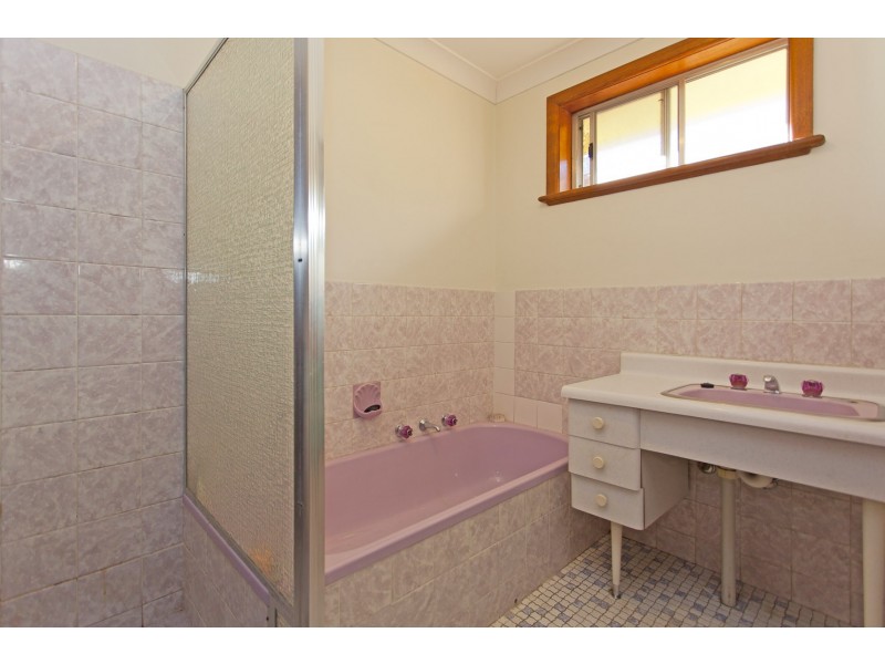 484 McKenzie Street, Lavington NSW 2641