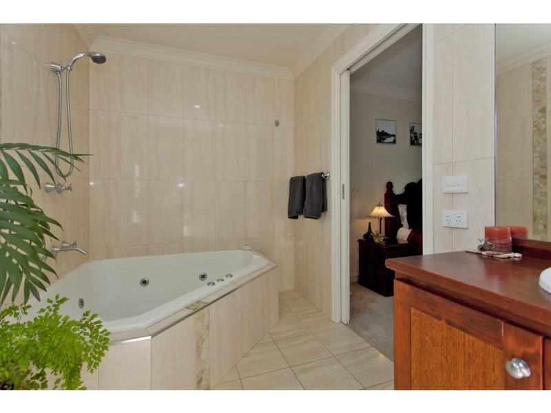 7 Redgum Court, East Albury NSW 2640