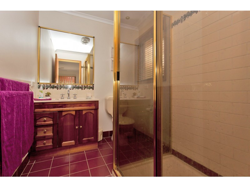 301 Desmond Street, Lavington NSW 2641