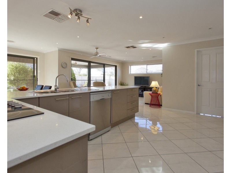 223 Rivergum Drive, East Albury NSW 2640