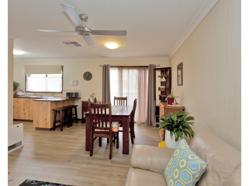 2/476 Heriot Street, Lavington NSW 2641