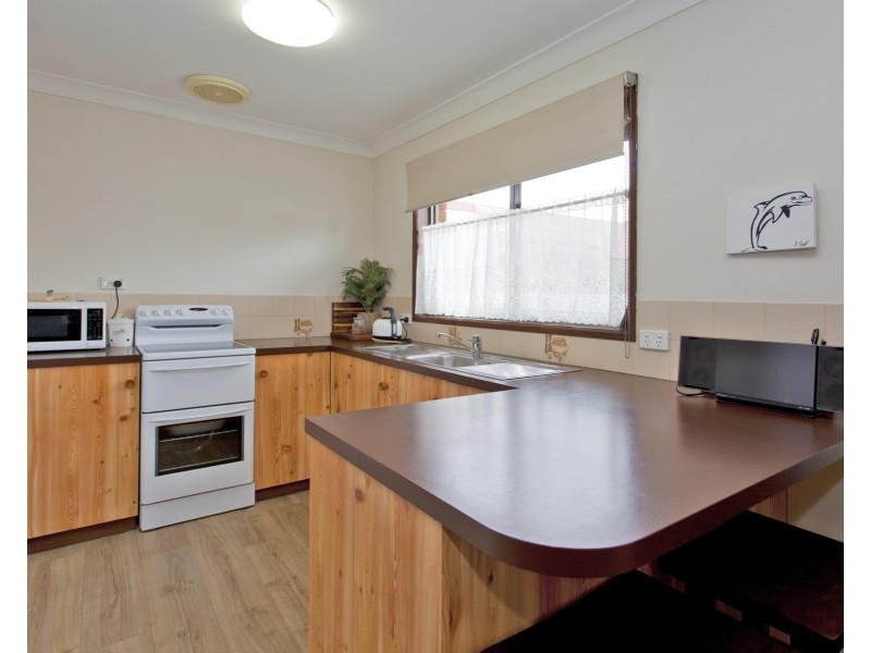 2/476 Heriot Street, Lavington NSW 2641