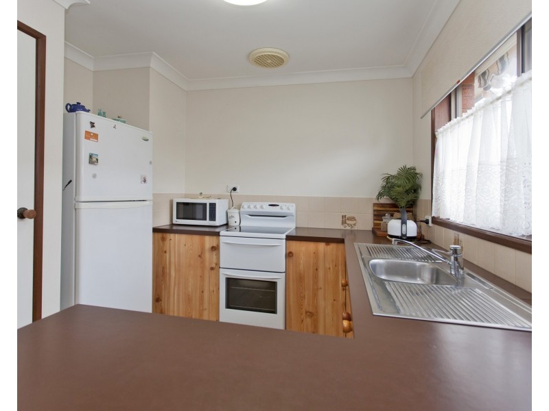 2/476 Heriot Street, Lavington NSW 2641