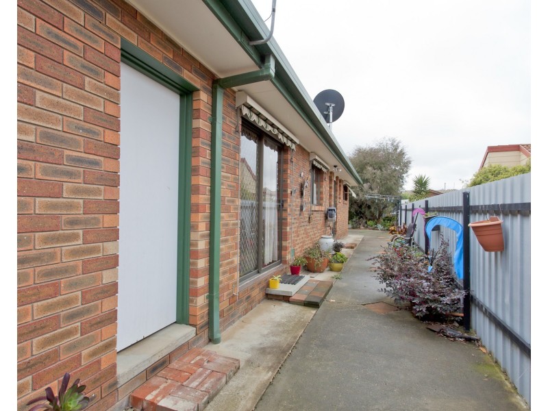 2/476 Heriot Street, Lavington NSW 2641