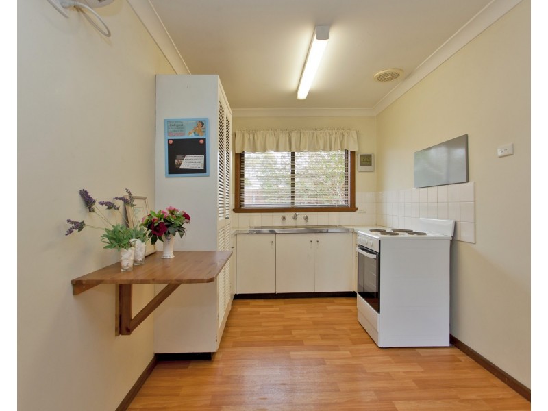 2/462 Parnall Street, Lavington NSW 2641