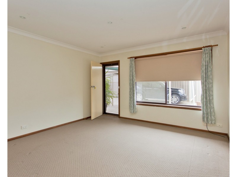 2/462 Parnall Street, Lavington NSW 2641