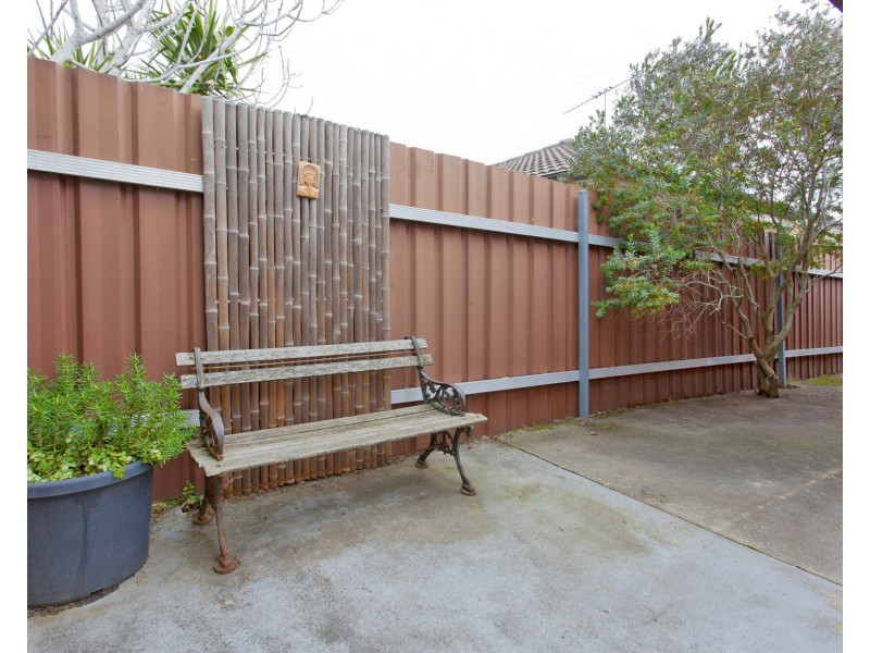 2/462 Parnall Street, Lavington NSW 2641