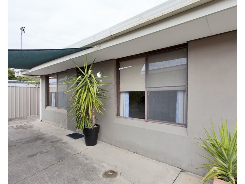 2/462 Parnall Street, Lavington NSW 2641