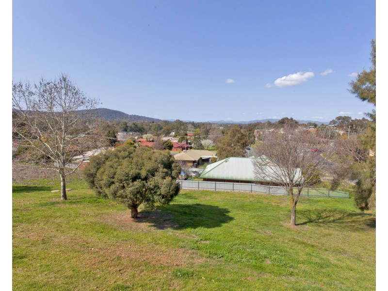 700 Pearsall Street, Hamilton Valley NSW 2641