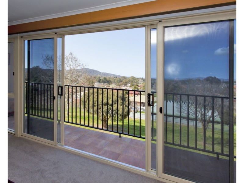 700 Pearsall Street, Hamilton Valley NSW 2641