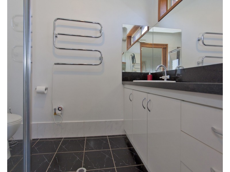 700 Pearsall Street, Hamilton Valley NSW 2641