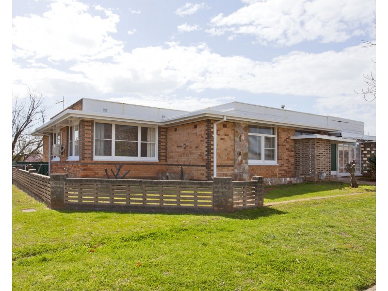 276 Highview Crescent, Lavington NSW 2641