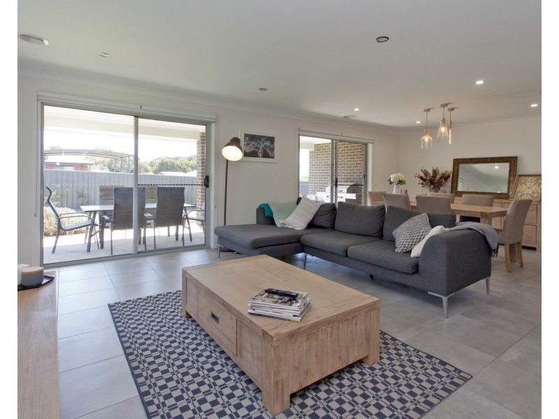 26 Wellington Drive, Thurgoona NSW 2640