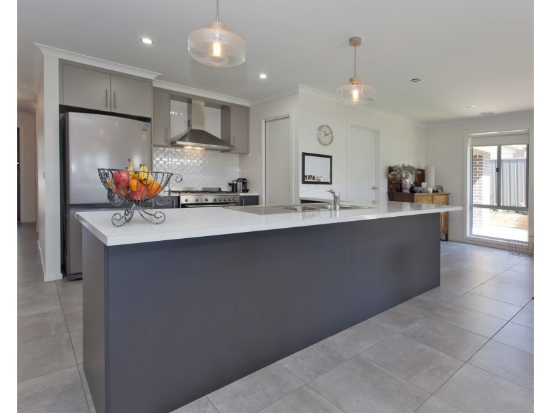 26 Wellington Drive, Thurgoona NSW 2640