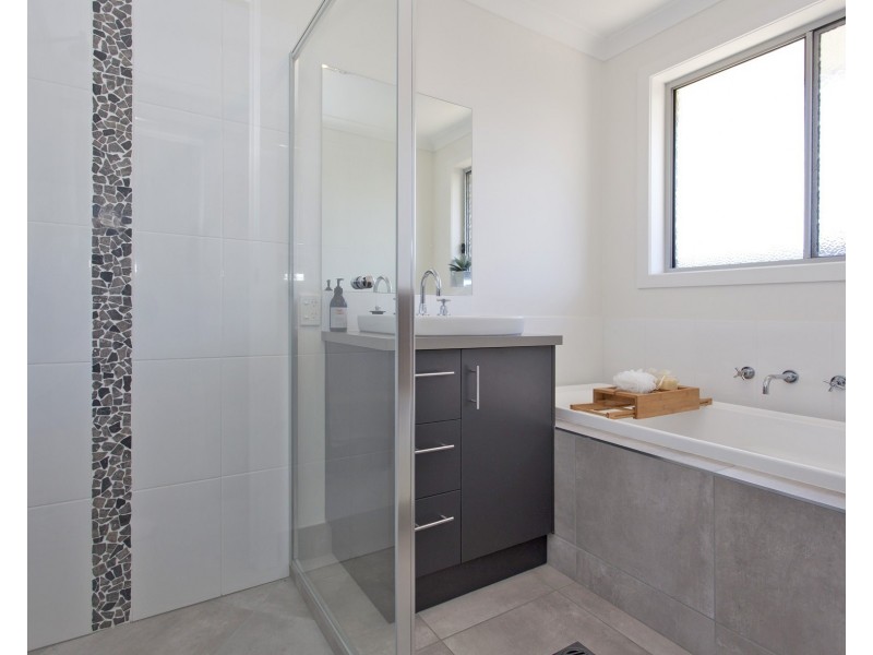 26 Wellington Drive, Thurgoona NSW 2640