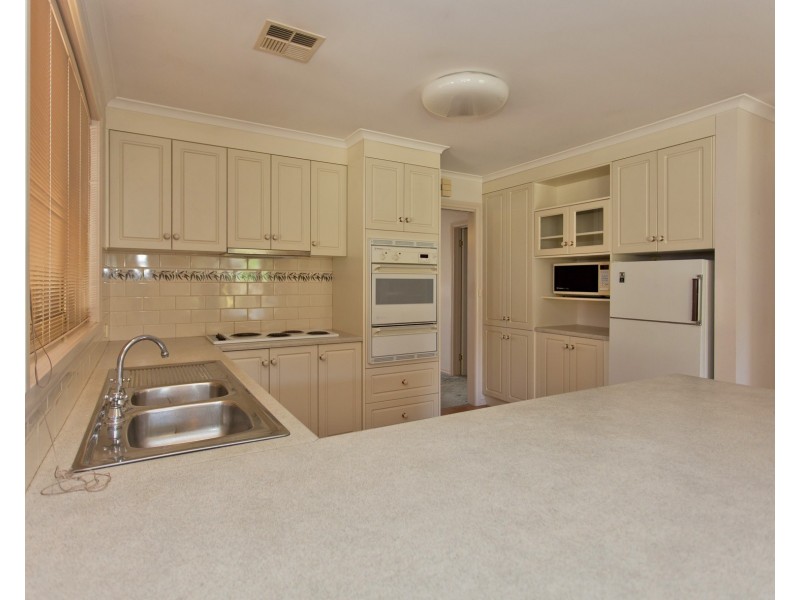 3 Owen Court, Lavington NSW 2641