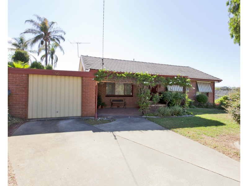 390 Red Hill Court, Lavington NSW 2641