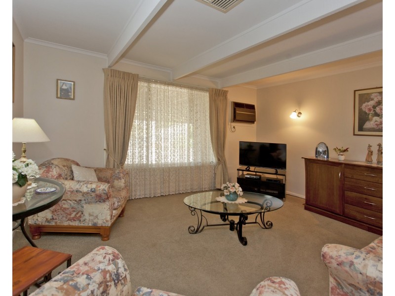 390 Red Hill Court, Lavington NSW 2641