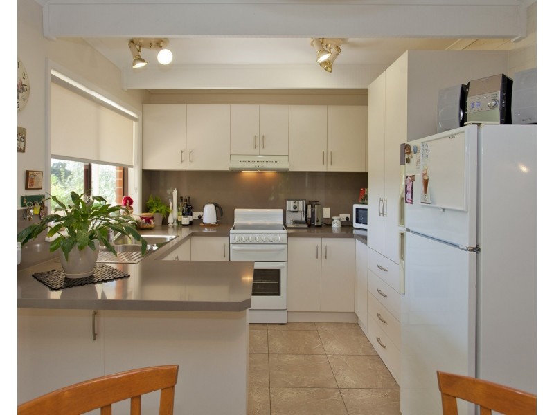 390 Red Hill Court, Lavington NSW 2641