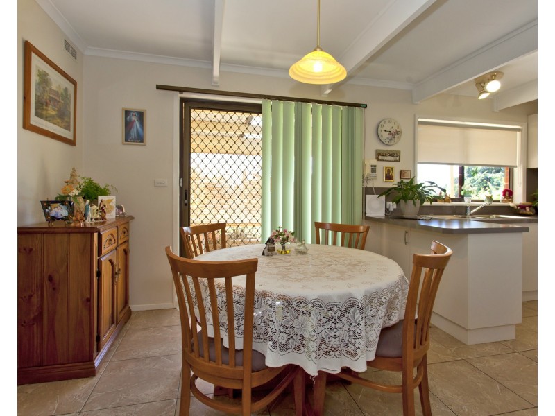 390 Red Hill Court, Lavington NSW 2641