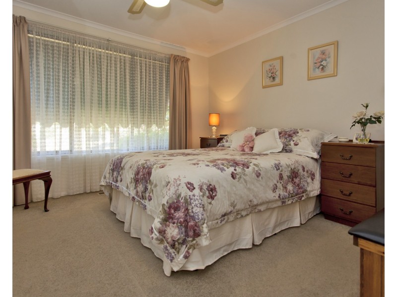 390 Red Hill Court, Lavington NSW 2641