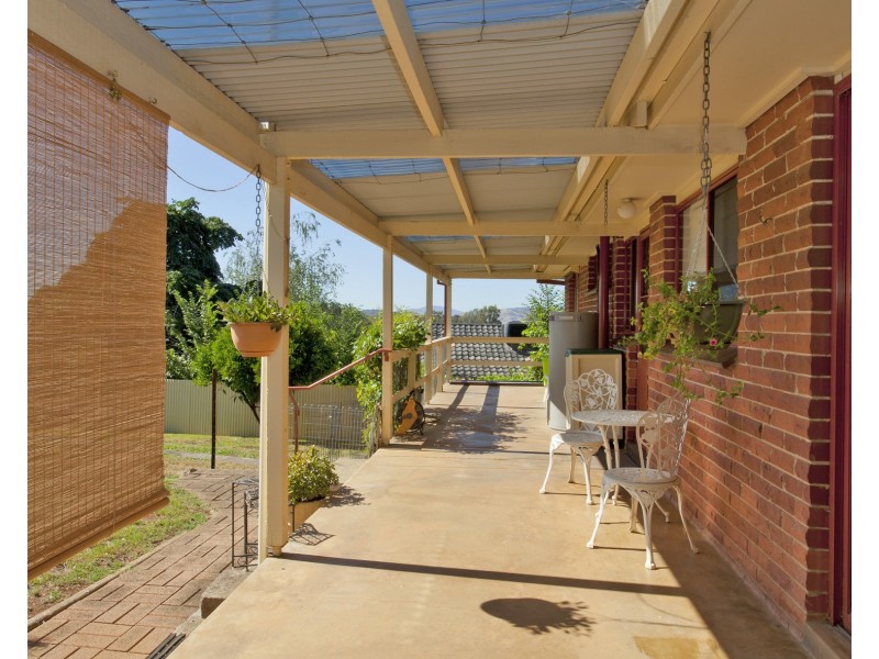 390 Red Hill Court, Lavington NSW 2641