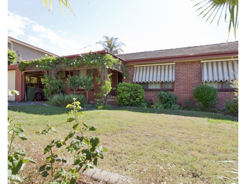 390 Red Hill Court, Lavington NSW 2641