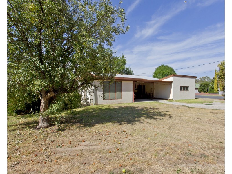 530 Lyne Street, Lavington NSW 2641