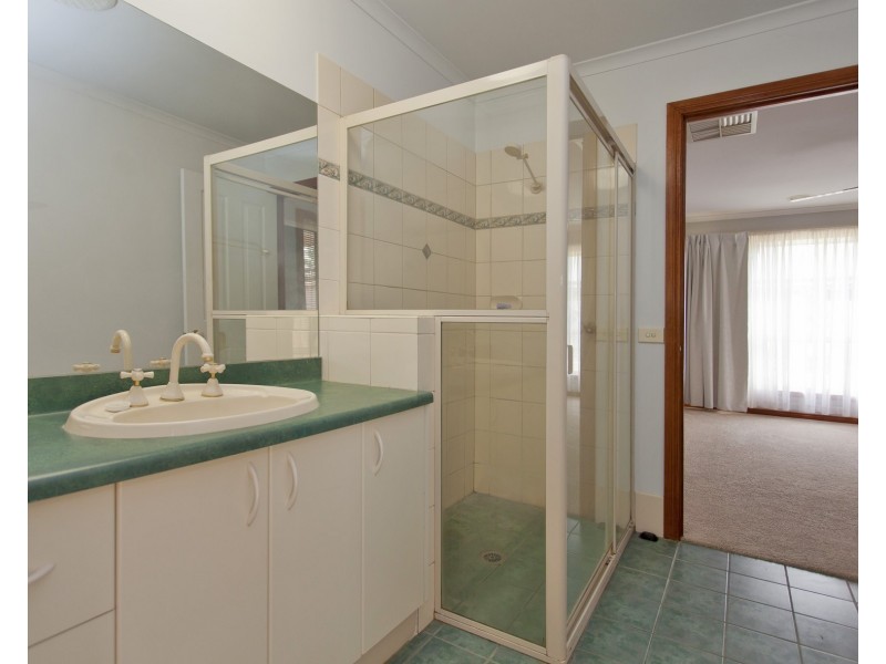 33 Irene Court, North Albury NSW 2640