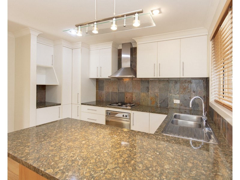 41 Kurrajong Crescent, West Albury NSW 2640