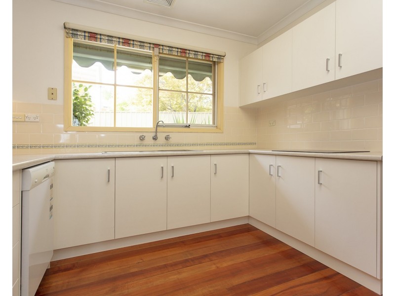 440 Parkview Crescent, Lavington NSW 2641