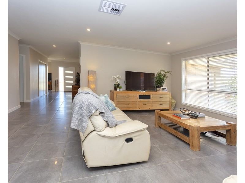 5 Mimosa Court, Thurgoona NSW 2640